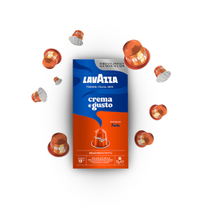 Кутията за капсули Lavazza Crema e Gusto FORTE, в комбинация с живи оранжеви капсули кафе Outin, се откроява брилянтно на девствено бял фон.