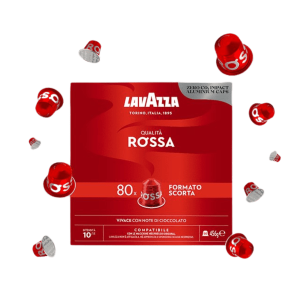 Кутия кафе капсули Lavazza Qualita ROSSO с разпръснати капсули около нея, готови за следващото ви кафе. Информацията показва 80 капсули, всички съвместими със системата Nespresso.